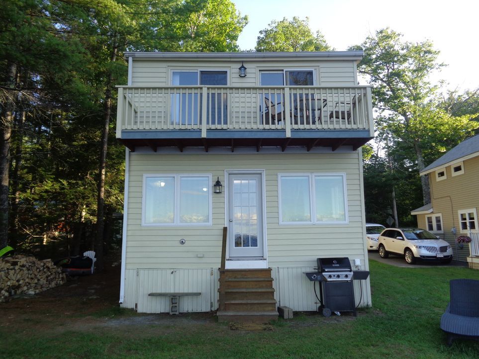 Am Sebago Lake in Maine möchten Danielle und Shwan sich ein Haus kaufen. Doch ihr Feriendomizil soll nicht nur direkt am See liegen, sondern auch 30... - Bildquelle: 2015, HGTV/Scripps Networks, LLC. All Rights Reserved.