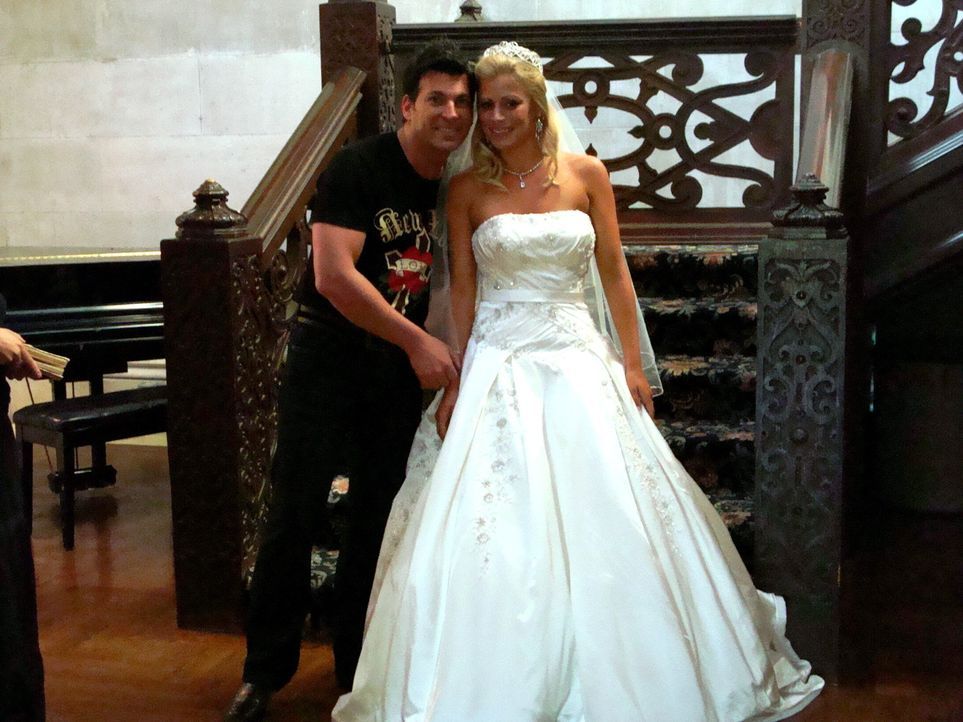Braut Jennifer träumt seit ihrer Kindheit davon, bei ihrer Hochzeit wie eine... - Bildquelle: Pilgrim Studios 2009