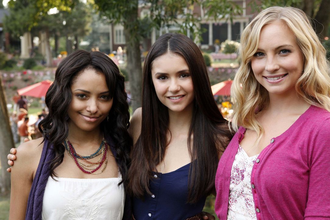 Elena mit Caroline und Bonnie