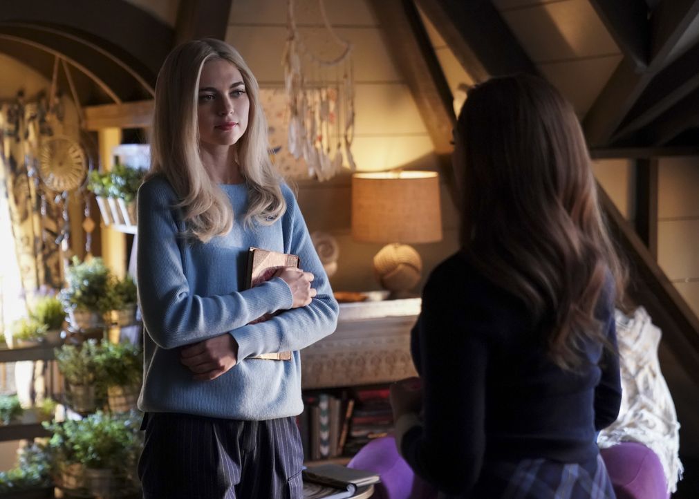 Lizzie Saltzman (Jenny Boyd, l.); Hope Mikaelson (Danielle Rose Russell, r.) - Bildquelle: Quantrell Colbert 2019 The CW Network, LLC. All rights reserved. / Quantrell Colbert