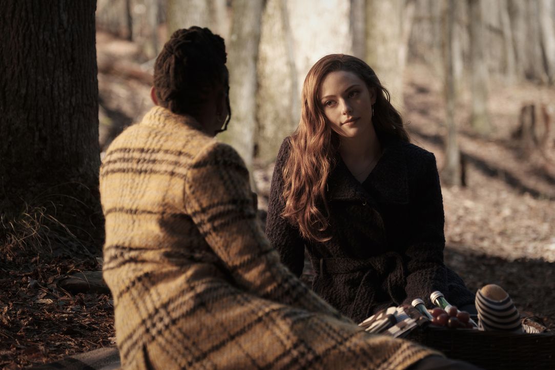 Cleo (Omono Okojie, l.); Hope Mikaelson (Danielle Rose Russell, r.) - Bildquelle: 2021 The CW Network, LLC. All rights reserved.