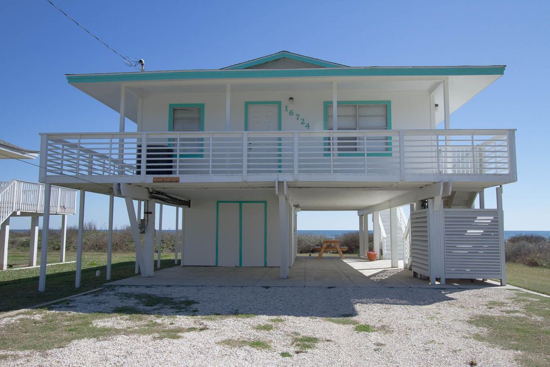 Die Johnsons möchten gerne am Strand wohnen, aber finden sie ein passendes Ferienhaus, das ihr Budget nicht sprengt? - Bildquelle: 2013,HGTV/Scripps Networks, LLC. All Rights Reserved