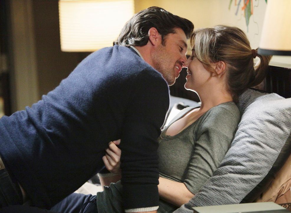 Genießen die Zweisamkeit: Meredith (Ellen Pompeo, r.) und Derek (Patrick Dempsey, l.) ... - Bildquelle: ABC Studios