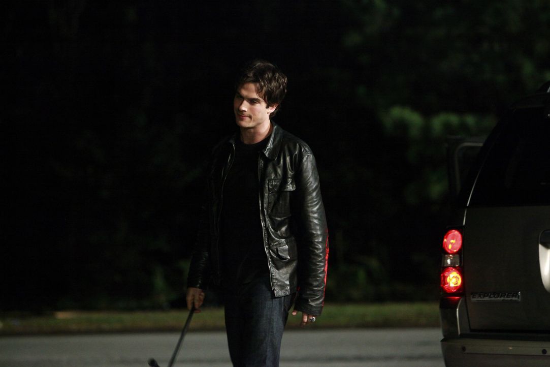 Damon kommt wenn man ihn braucht - Bildquelle: Warner Bros. Entertainment Inc.