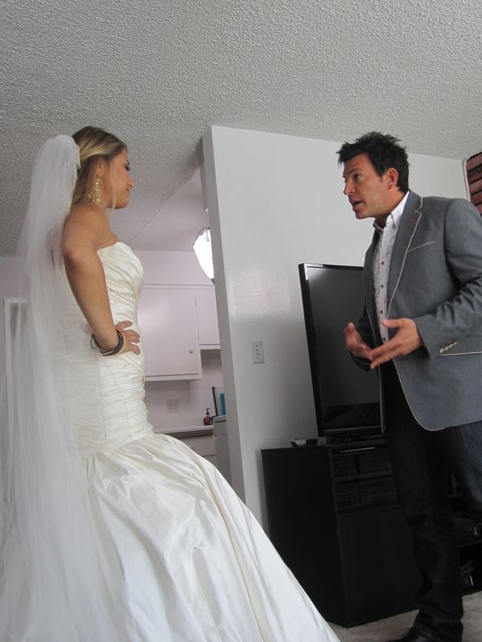 (4. Staffel) - Bis zur letzten Minute steht Wedding-Planner David Tutera (r.) den Bräuten bei ... - Bildquelle: 2012 PilgrimStudios