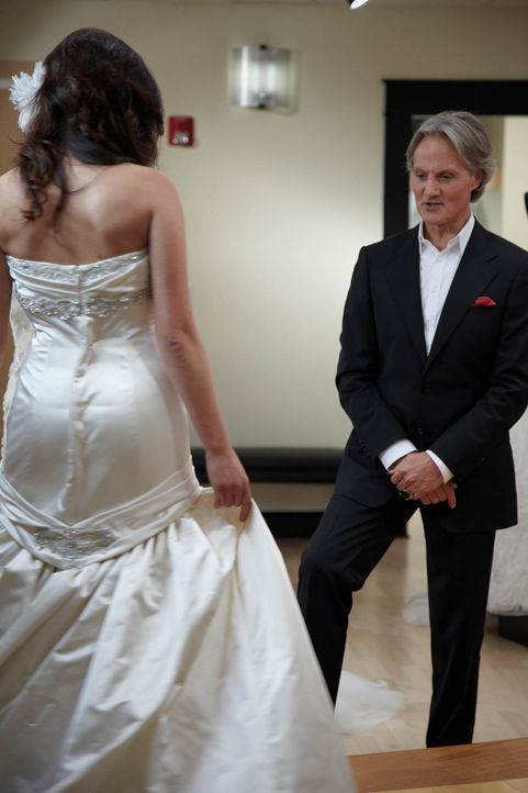 Monte Durham (r.) hilft seinen Kundinnen bei der Auswahl des perfekten Hochzeitskleides ... - Bildquelle: TLC & Discovery Communications
