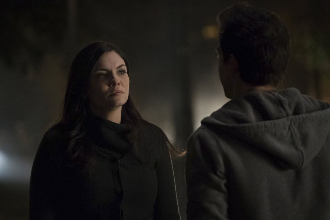 Eigentlich hat Jo (Jodi Lyn O'Keefe) bereits genug eigene Probleme, doch plötzlich liegt  auch noch das Leben von Sheriff Forbes in ihren Händen ... - Bildquelle: Warner Bros. Entertainment, Inc