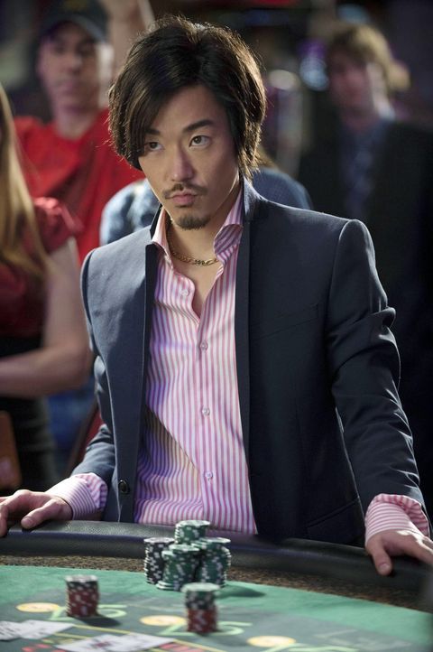 Die besondere Vorgehensweise einer Mutantin erinnert Russell (Aaron Yoo) an etwas aus seiner Vergangenheit ... - Bildquelle: Warner Bros. Entertainment, Inc