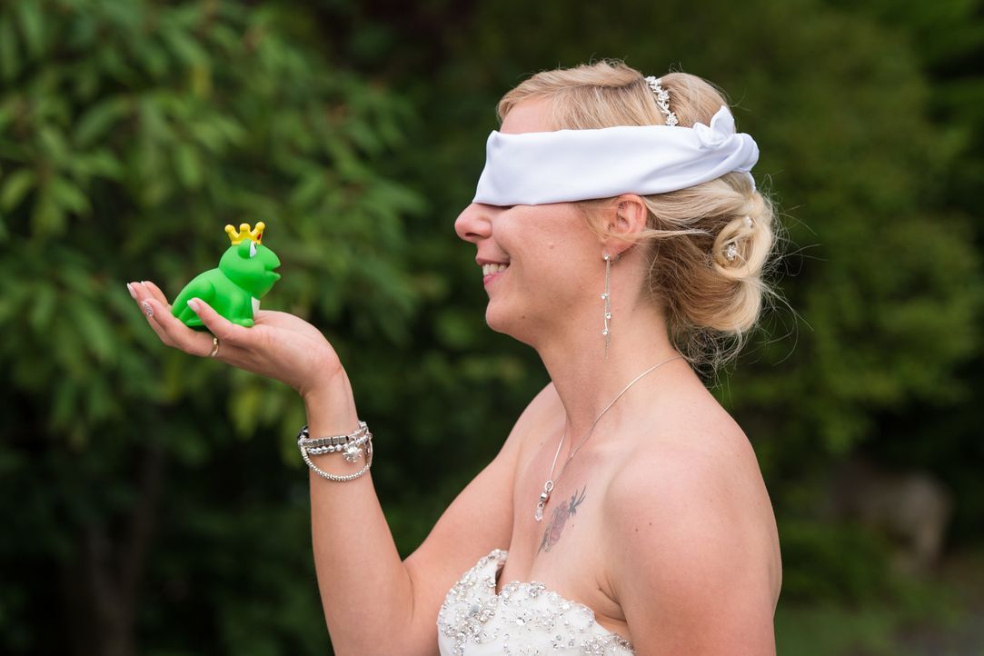 Traumprinz oder Froschkönig: Wie reagiert die Braut auf ihren Bräutigam, den sie auf dem Standesamt das allererste Mal sieht? - Bildquelle: Christoph Assmann SAT.1