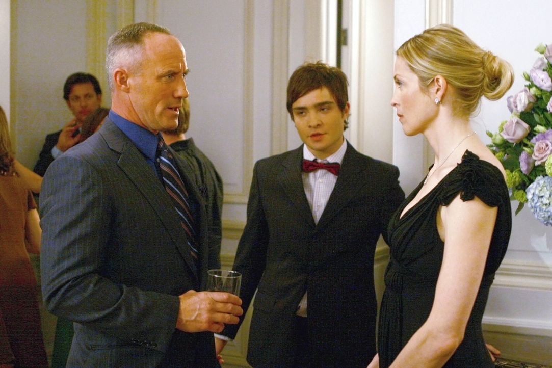 Einen Tag vor der Hochzeit haben Bart (Robert John Burke, l.) und seine Braut (Kelly Rutherford, r.) eine Meinungsverschiedenheit, weil Lily nach ih... - Bildquelle: Warner Bros. Television