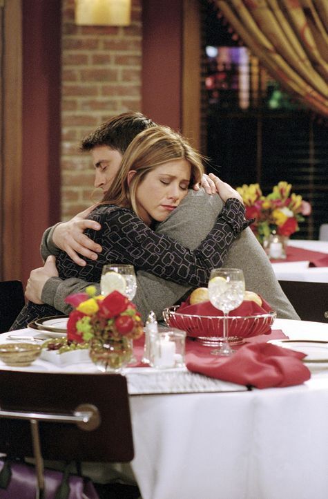 Joey (Matt LeBlanc) hat Rachel (Jennifer Aniston) seine Liebe gestanden. - Bildquelle: TM+  WARNER BROS.