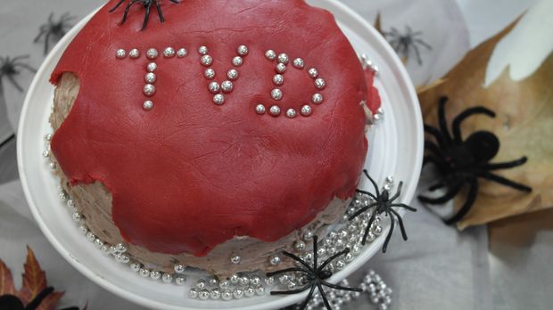 Vampire Diaries Torte Das Rezept Aus Enie Backt