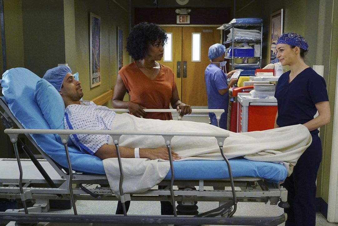 Während Stephanies (Jerrika Hinton, M.) Beziehung mit Kyle (Wilmer Valderrama, l.) auf eine Probe gestellt wird, entschließen sich Amelia (Caterina... - Bildquelle: Richard Cartwright ABC Studios