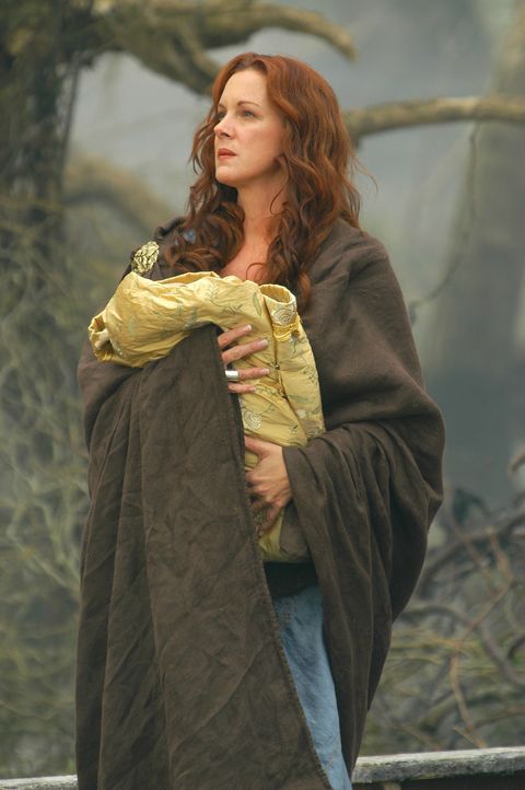 Eines Tages verliebt sich Zeus in die schöne Alkmene (Elizabeth Perkins), die Gattin des Amphitryons. In der Nacht nähert er sich ihr in Gestalt i... - Bildquelle: Ken George Hallmark Entertainment