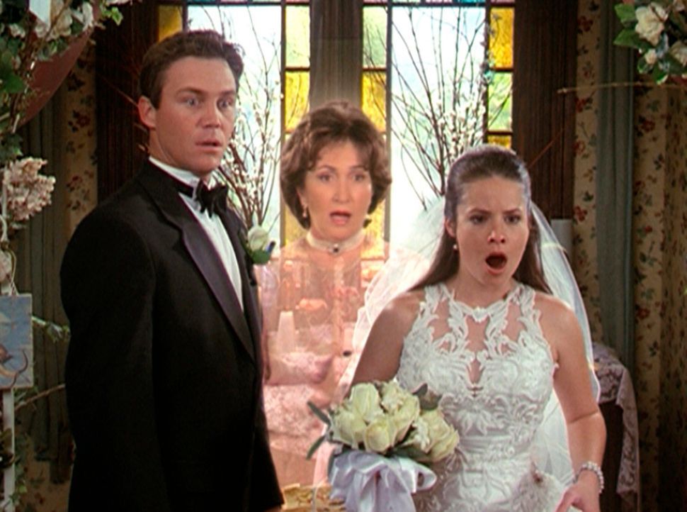 Nach zahlreichen Zwischenfällen wollen Piper (Holly Marie Combs, r.) und Leo (Brian Krause, l.) endlich heiraten. Doch auch an diesem Tag wartet ein... - Bildquelle: Paramount Pictures