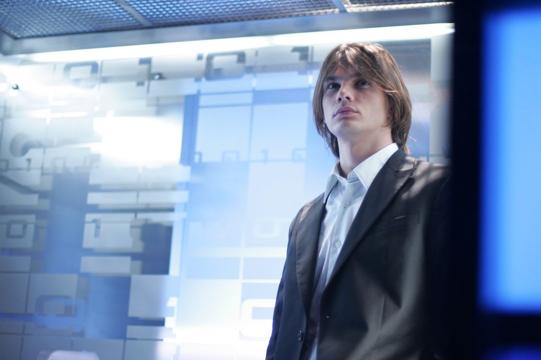 Als Austauschstudent Mikail (Trent Ford) in Smallville auftaucht, ahnt noch niemand, dass er außergewöhnliche Fähigkeiten hat ... - Bildquelle: Warner Bros.