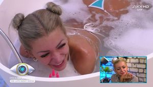 Katja befriedigt sich