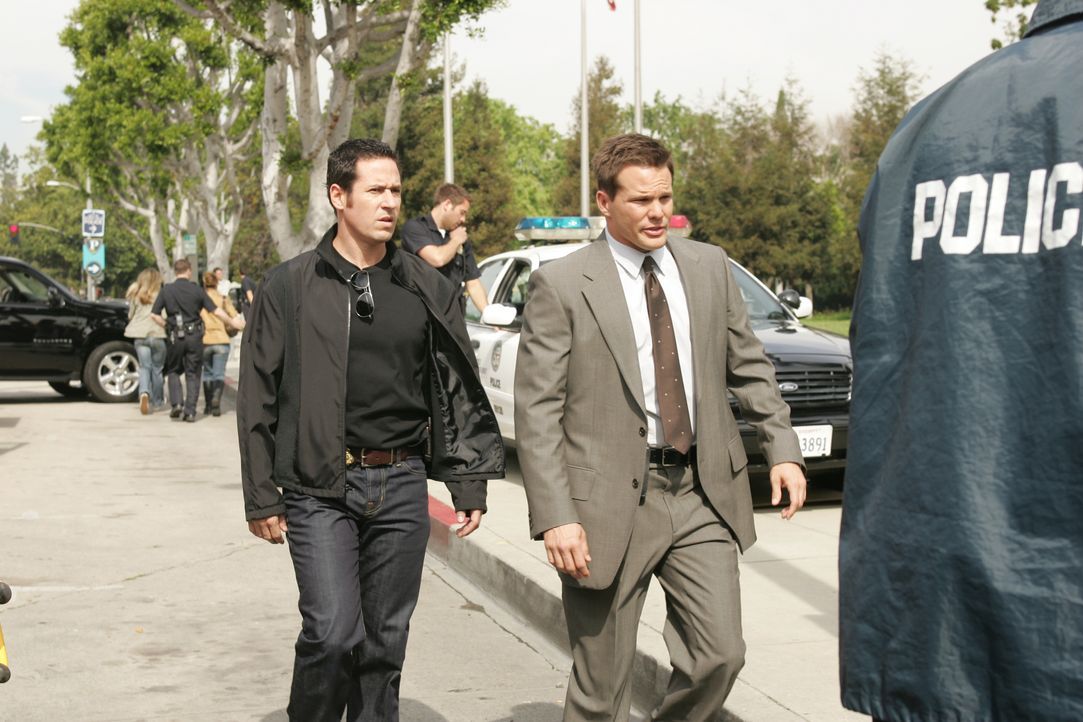 Auf der Suche nach dem skrupellosen Briefbombenmörder: Don (Rob Morrow, l.) und Colby (Dylan Bruno, r.) ... - Bildquelle: Paramount Network Television