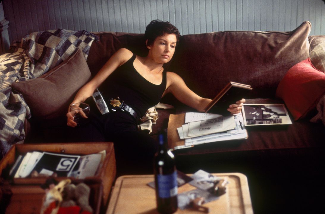 Jessicas (Ashley Judd) Zustand verschlechtert sich zusehends; sie stürzt sich in nächtliche Affären, verfällt dem Alkohol - und hat Blackouts, nach... - Bildquelle: Paramount Pictures