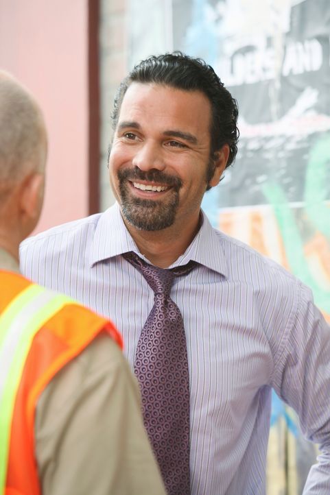 Mike wird misstrauisch, als er bemerkt, dass Susan und Carlos (Ricardo Antonio Chavira) ungewöhnlich viel Zeit miteinander verbringen, während Lee P... - Bildquelle: ABC Studios