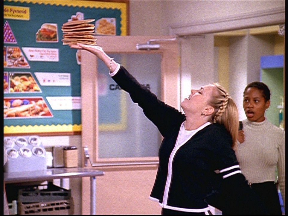 Sabrina (Melissa Joan Hart, l.) hat entgegen der Warnung ihrer Tanten Pfannkuchen gegessen und ist nun süchtig danach. - Bildquelle: Paramount Pictures