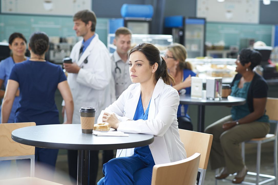 Ein Bild-Date soll Alex (Erica Durance) endlich aus ihrer Trübsalsphase holen ... - Bildquelle: 2013  Hope Zee Two Inc.