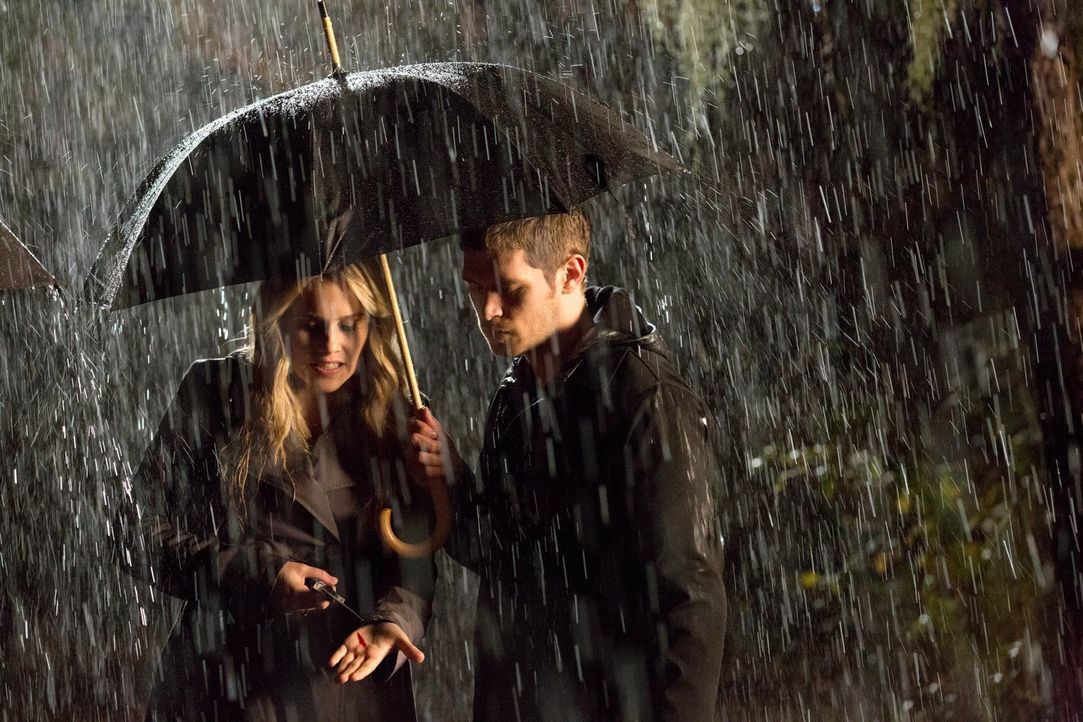 Werden Rebekah (Claire Holt, l.) und Klaus (Joseph Morgan, r.) ihre tiefgreifende Entscheidung bereuen? - Bildquelle: Warner Bros. Television