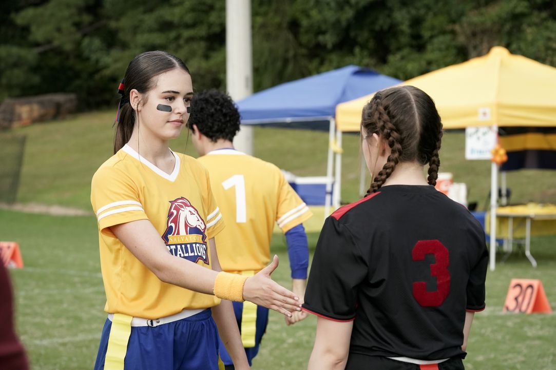 Maya (Bianca A. Santos, l.); Hope Mikaelson (Danielle Rose Russell, r.) - Bildquelle: Jace Downs 2020 Warner Bros Entertainment Inc. All rights reserved. / Jace Downs