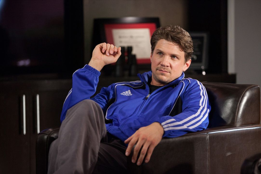 Hat einen neuen Patienten für Dani: Footballcoach Matthew (Marc Blucas) ... - Bildquelle: 2011 Sony Pictures Television Inc. and Universal Network Television LLC.  All Rights Reserved.