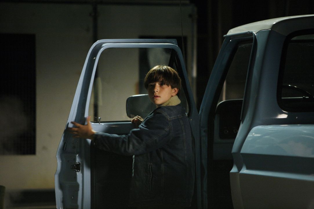 Während seine Mutter im Gefängnis sitzt, Ryan Bynum (Wyatt Smith) und sein Bruder bei ihrem Onkel untergebracht. - Bildquelle: Warner Bros. Entertainment Inc.