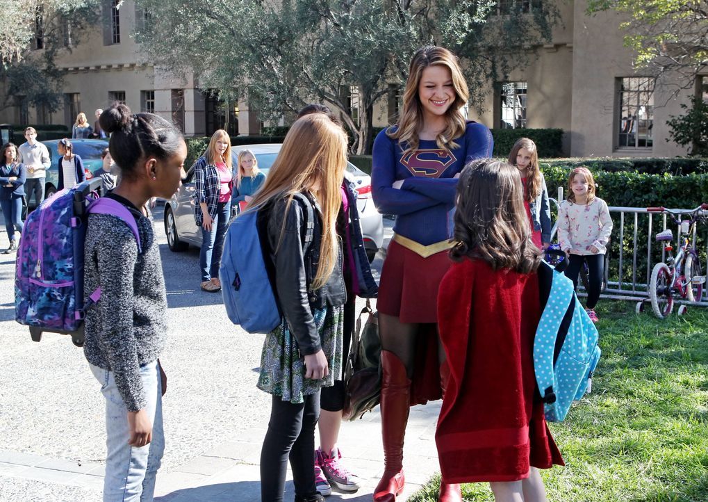 Kara alias Supergirl (Melissa Benoist) ist inzwischen daran gewöhnt, als strahlende Heldin verehrt zu werden. Dies ändert sich jedoch kurze Zeit spä... - Bildquelle: 2015 Warner Bros. Entertainment, Inc.