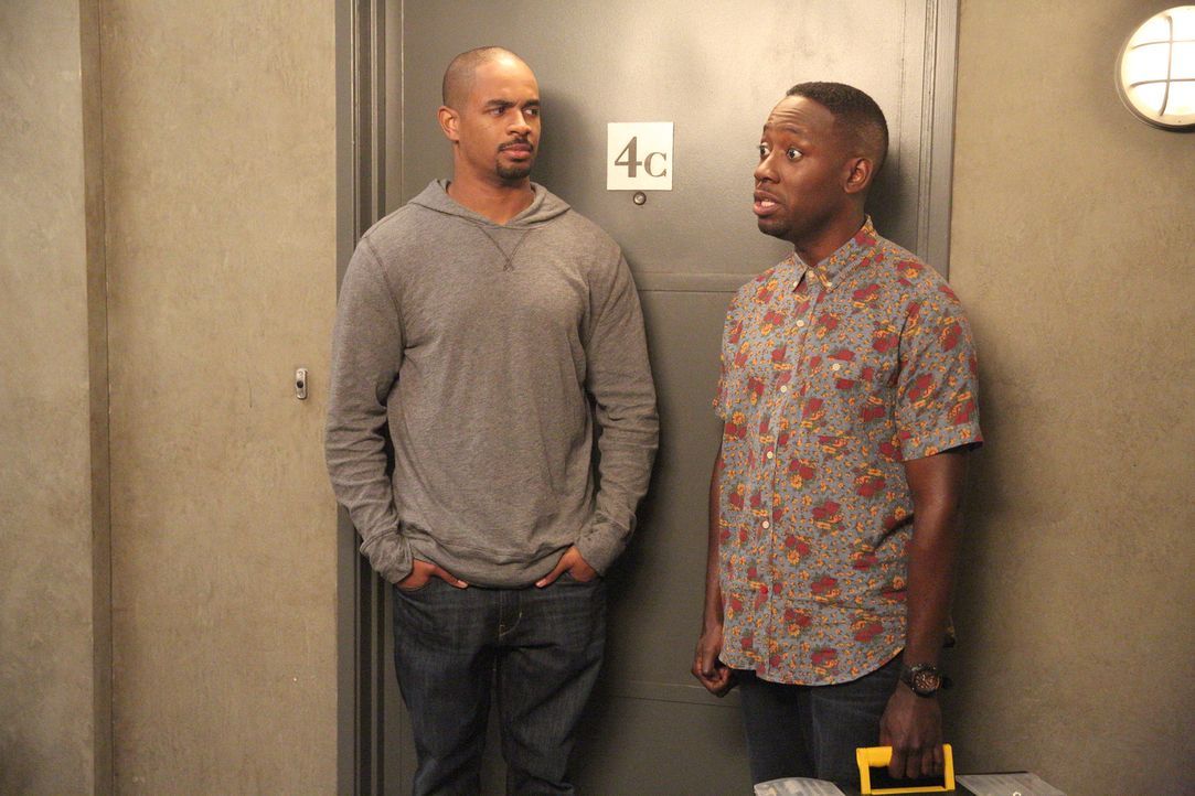 Eine kleine Lüge von Coach (Damon Wayans Jr., l.) könnte all das zerstören, was sich Winston (Lamorne Morris, r.) so mühevoll aufgebaut hat ... - Bildquelle: 2014 Twentieth Century Fox Film Corporation. All rights reserved.
