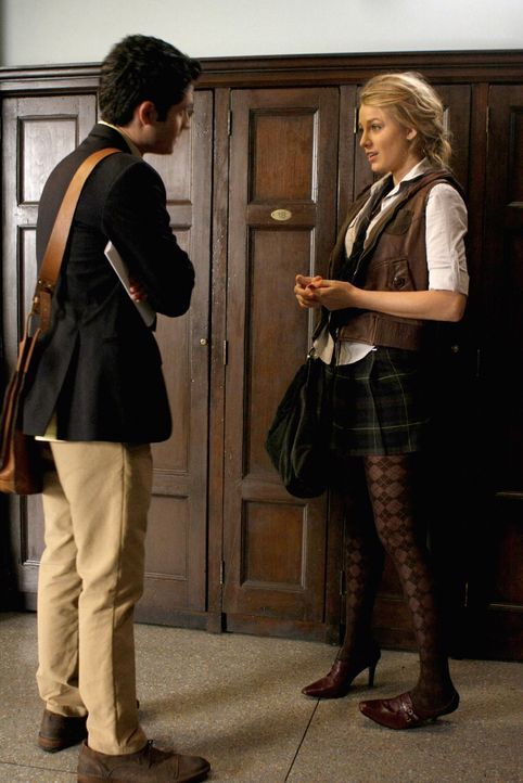 Nachdem Blair gegangen ist, redet Dan (Penn Badgley, l.) mit Serena (Blake Lively, r.) über seine Sorgen um Jenny ... - Bildquelle: Warner Brothers