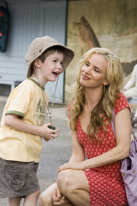 Nach dem Tod ihres Verlobten erfährt Gray von einem Sohn, der schon vor ihrer Zeit gezeugt worden sein soll. Doch als sie auf Maureen (Juliette Lewi... - Bildquelle: Sony Pictures Television International