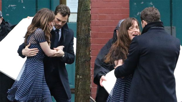 Fifty Shades Of Grey 2 Mit Dakota Johnson Jamie Dornan Muss In Krasser Szene Trosten Sixx