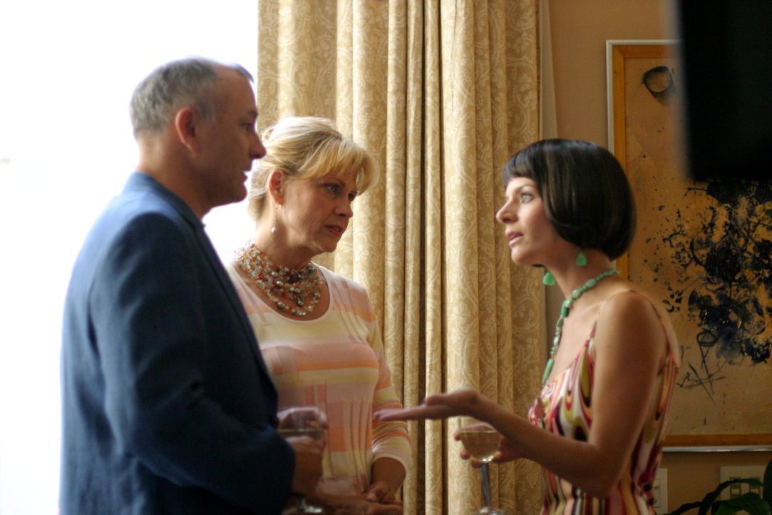 Roy (Tim Halligan, l.) und Susan (Cindy Pickett, M.) reden Whitney Ridder (Jessalyn Gilsig, r.) ins Gewissen ... - Bildquelle: Warner Bros. Entertainment Inc.