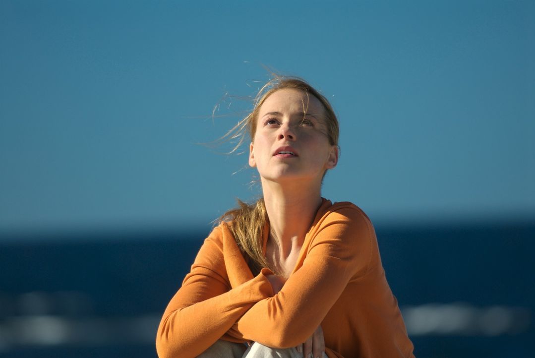 Sophie Marleau (Karine Vanasse) ist sehr skeptisch in Bezug auf John McAdams: Wieviel weiß John wirklich über die Katastrophe? Oder besser gesagt:... - Bildquelle: 2006 RHI Entertainment Distribution, LLC