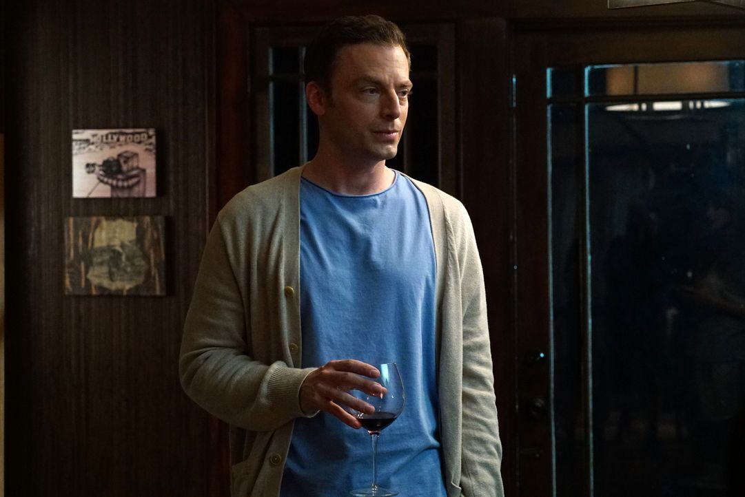 Als Rob (Justin Kirk) sich Gretchen nach ein paar Gläschen Wein öffnet und ihr all seine Zweifel an seiner scheinbar perfekten Welt aufzeigt, bricht... - Bildquelle: 2015 Fox and its related entities.  All rights reserved.
