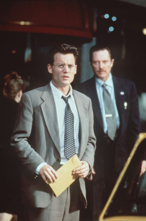 Eiskalt benutzt Mr. Smith (Christopher Walken, r.) Gene Watson (Johnny Depp, l.) für seine Pläne. Will der Buchhalter seine Tochter lebend wieders... - Bildquelle: Paramount Pictures