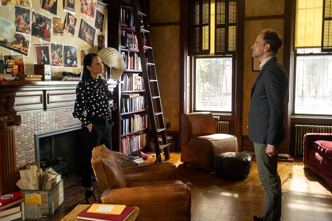(v.l.n.r.) Dr. Joane Watson (Lucy Liu); Sherlock Holmes (Jonny Lee Miller) - Bildquelle: Jeff Neira © 2018 CBS Broadcasting, Inc. All Rights Reserved. / Jeff Neira