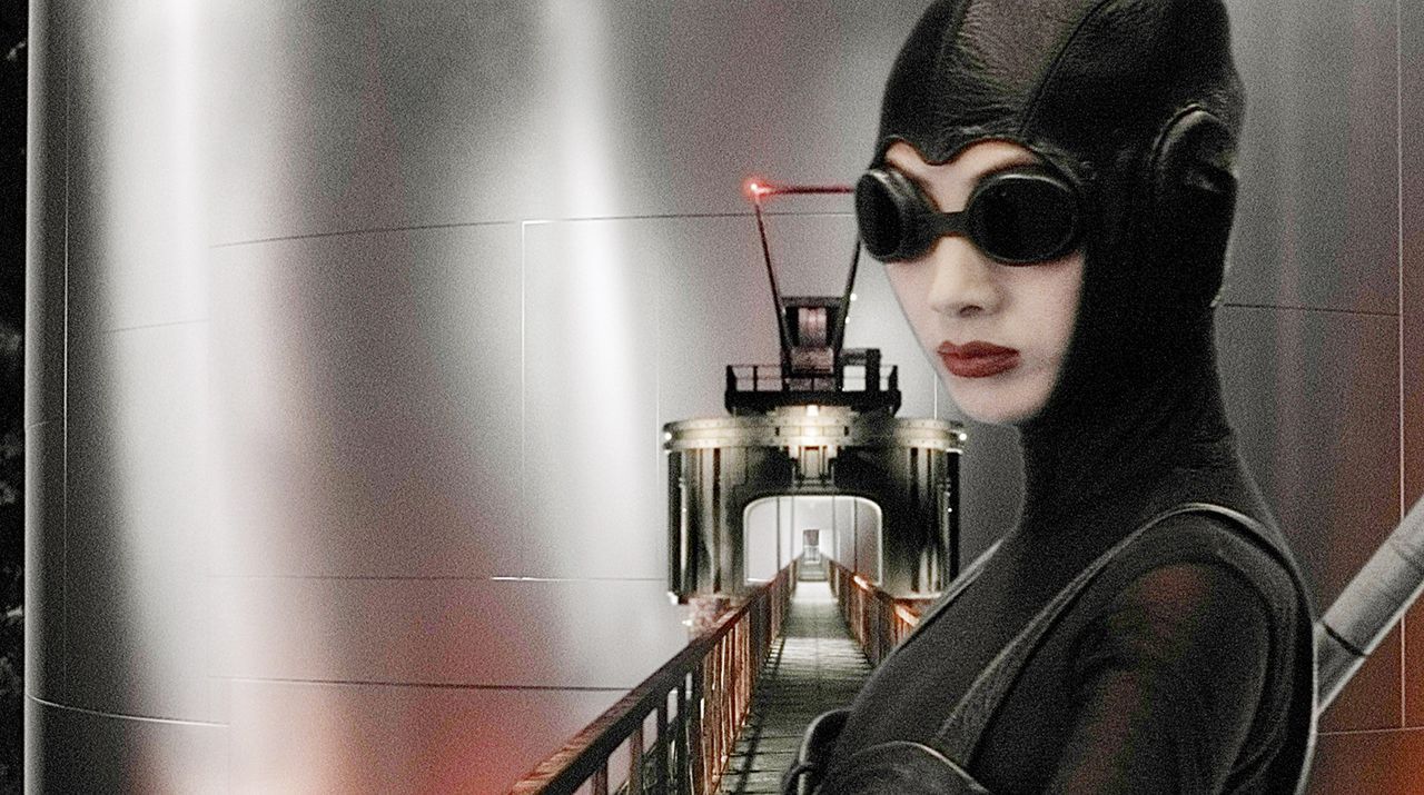 Hat Mysterious Woman (Ling Bai) etwas mit dem Verschwinden der Wissenschaftler zu tun? - Bildquelle: TM & Copyright   Brooklyn Films II And Filmauro S.R.L.