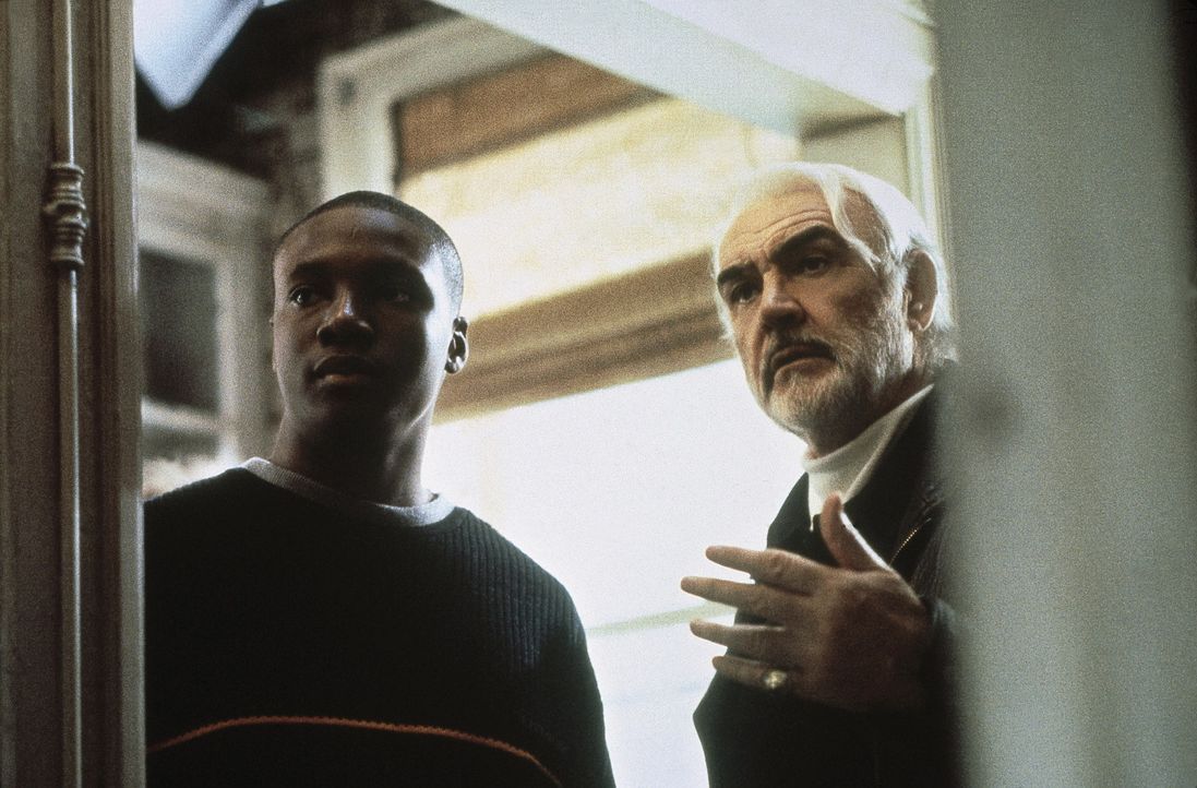 Schon bald freunden sich das intelligente Ghettokind Jamal (Rob Brown, l.) und der Pulitzer-Preisträger Forrester (Sean Connery, r.) an und treten... - Bildquelle: Columbia Pictures