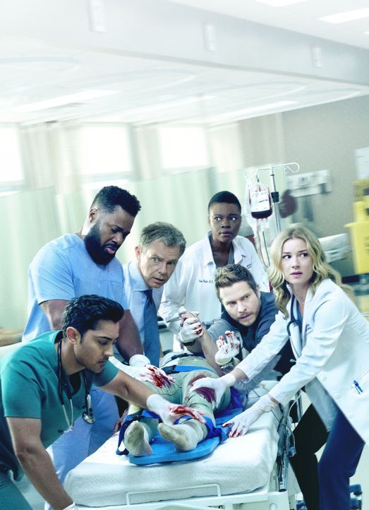 (3. Staffel) - Atlanta Medical - Artwork - (v.l.n.r.) Dr. Devon Pravesh (Manish Dayal); AJ Austin (Malcolm-Jamal Warner); Dr. Randolph Bell (Bruce G... - Bildquelle: 2019-2020 Twentieth Century Fox Film Corporation.  All rights reserved.