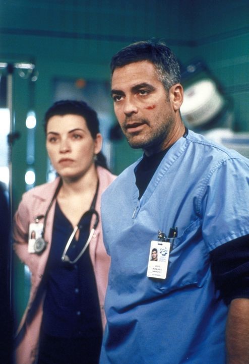 Diesmal sitzt Dr. Ross (George Clooney, r.) wirklich in der Klemme. Ihm wird die Tötung eines Kindes vorgeworfen, und Hathaway (Julianna Margulies)... - Bildquelle: TM+  2000 WARNER BROS.