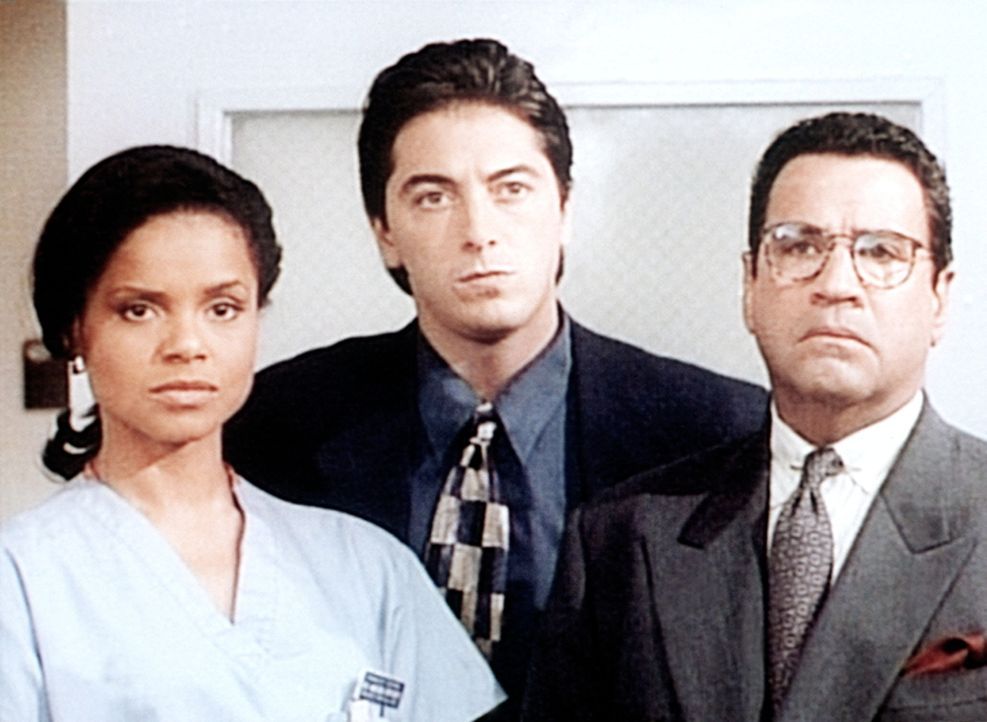 Amanda (Victoria Rowell, l.), Jack (Scott Baio, M.) und Briggs (Michael Tucci, r.) stehen dem Mörder gegenüber. - Bildquelle: Viacom