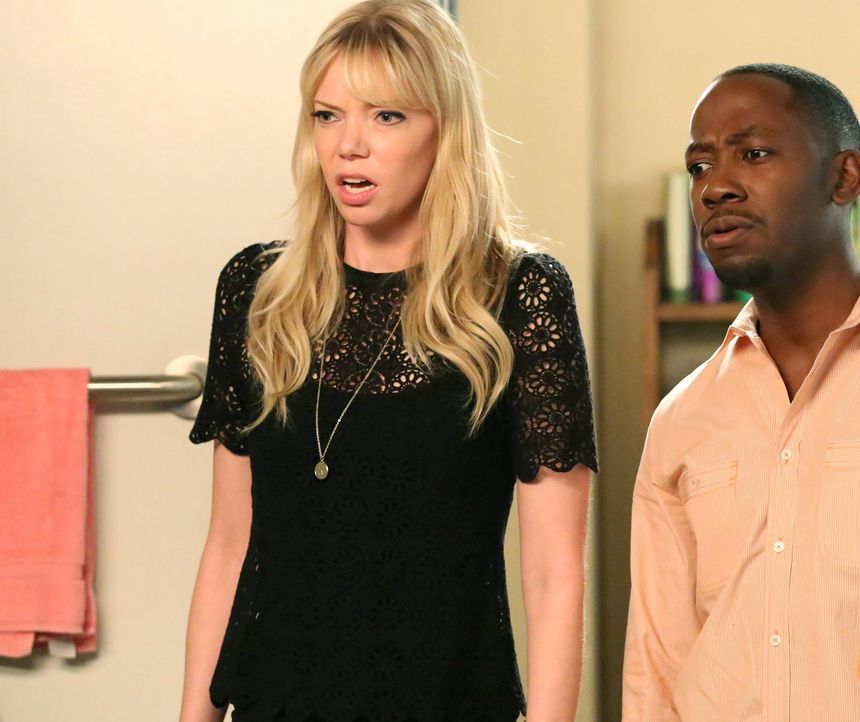 Damit sich sein Kater vor seiner Kastration ein letztes Mal vergnügen kann, plant Winston (Lamorne Morris, r.) eine Kater-Junggesellen-Party. Kylie... - Bildquelle: TM &   2013 Fox and its related entities. All rights reserved.