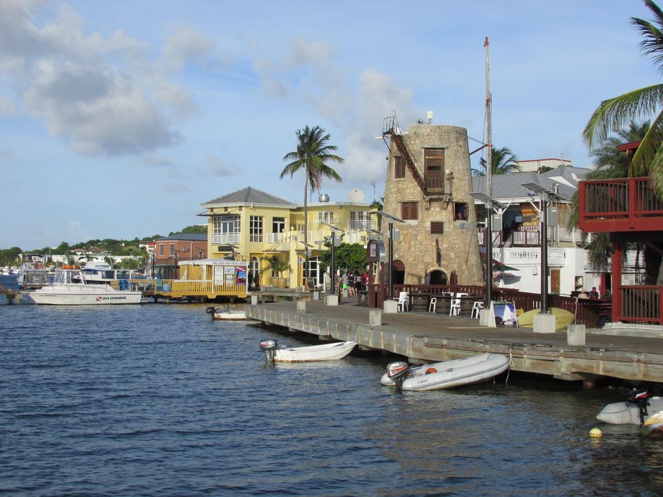 Da Dave und Julie Sommer gerne Jetski fahren, machen sie sich auf der Suche nach einem Traumhaus in der Karibik - am besten direkt am Wasser ... - Bildquelle: 2013, HGTV/Scripps Networks, LLC. All Rights Reserved.