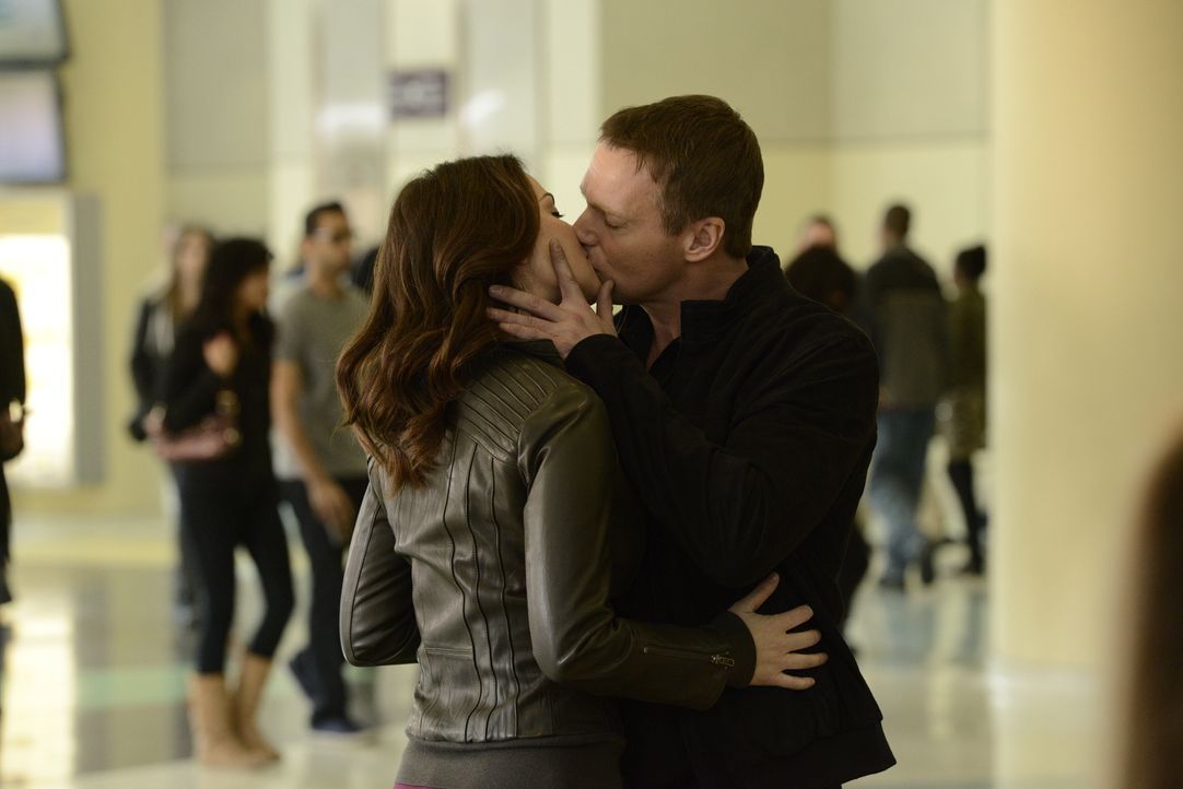 Werden Alex (Erica Durance l.) und Charlie (Michael Shanks, r.) es jemals schaffen zu heiraten? - Bildquelle: 2013  Hope Zee Two Inc.