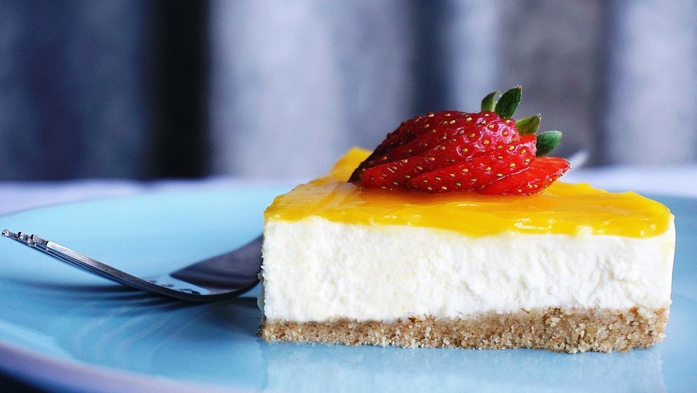 Käsekuchen vereint weiße Schokolade mit Orangencreme