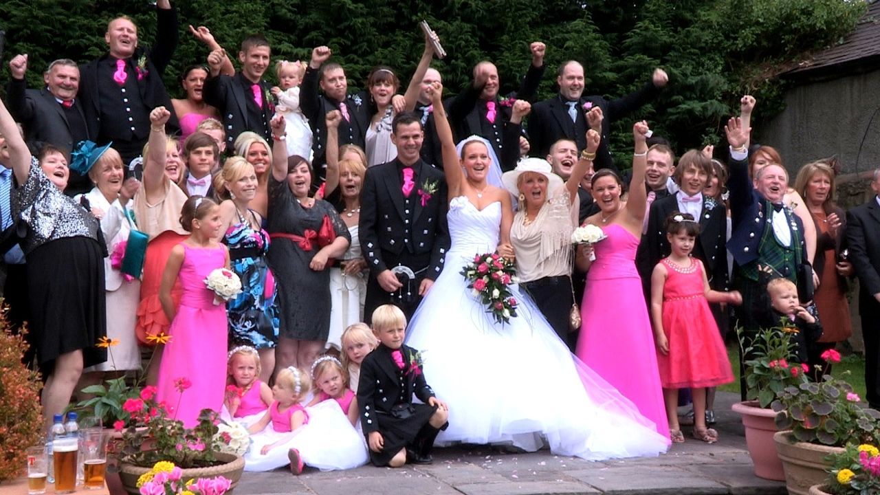 (4. Staffel) - Welche Braut trägt das schönste Kleid? Wer hat die leckerste Hochzeitstorte? Welches Paar hat die ergreifendste Hochzeitszeremonie?... - Bildquelle: ITV Studios Limited 2011